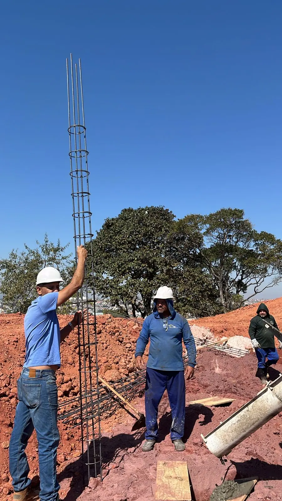 Equipe na obra do Residencial Vila Arbame